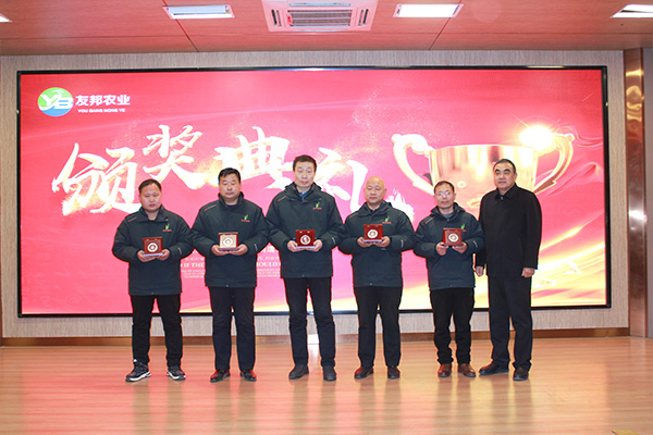 忠誠(chéng)奉獻(xiàn)獎(jiǎng)-入職滿十年職工
